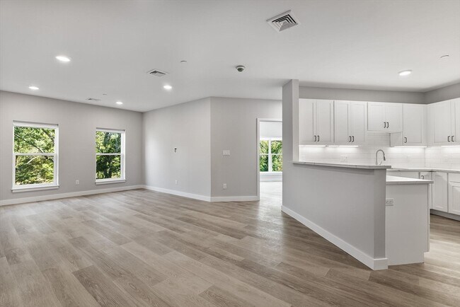 Building Photo - 50 Mill St