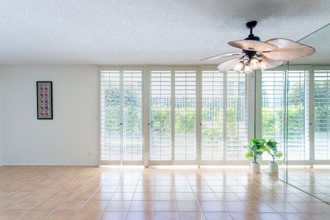 Building Photo - Mid-Century in Rancho Mirage!