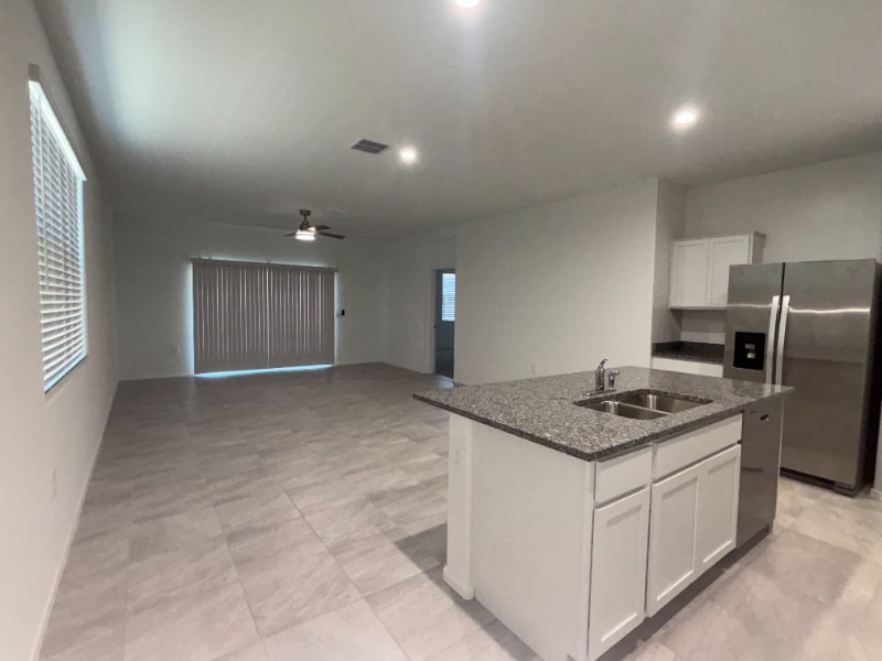 Building Photo - 5084 E Umber Rd