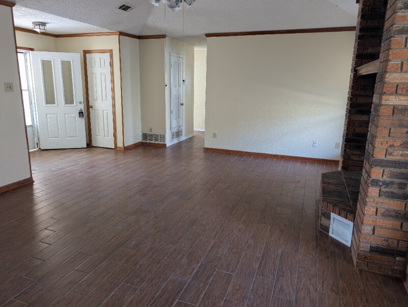 Building Photo - 2319 Whitney Dr