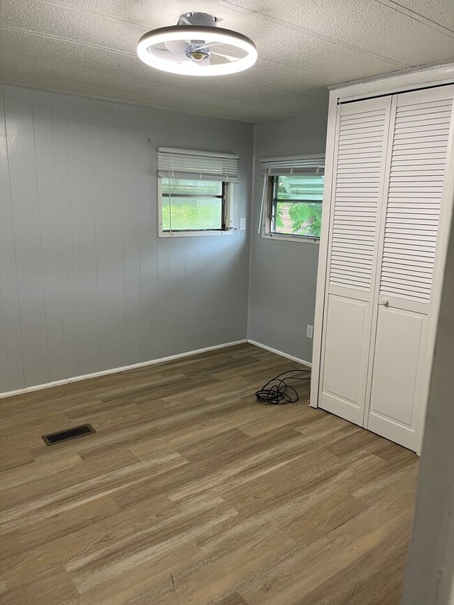 Building Photo - mobile home