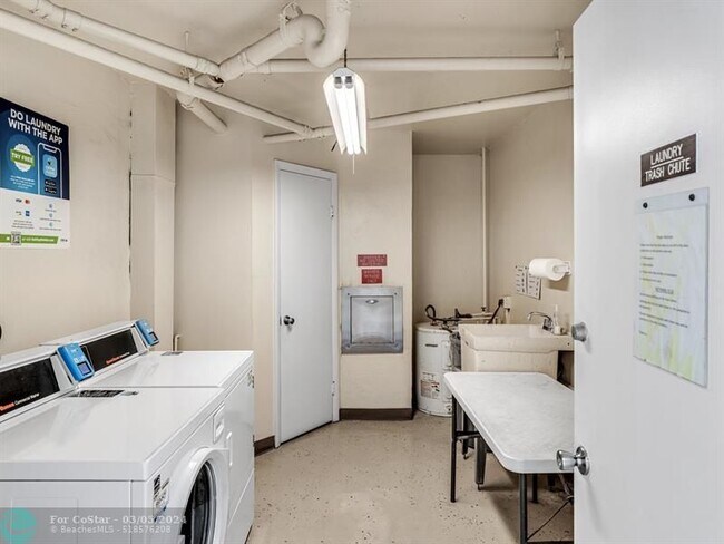 Building Photo - 3100 NE 49th St