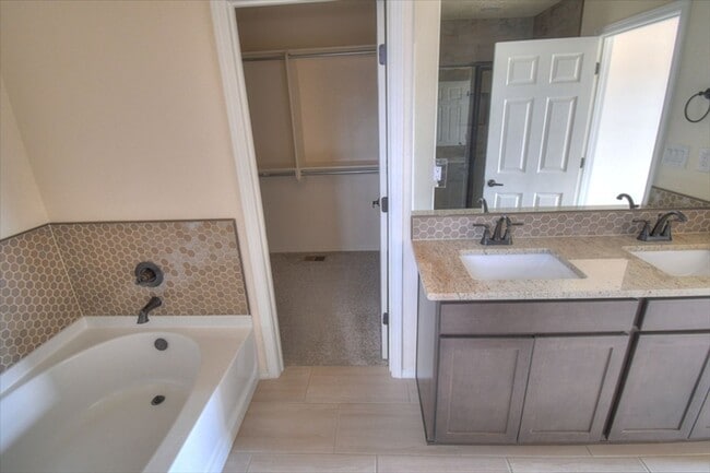Building Photo - 4461 Golden Eagle Loop NE