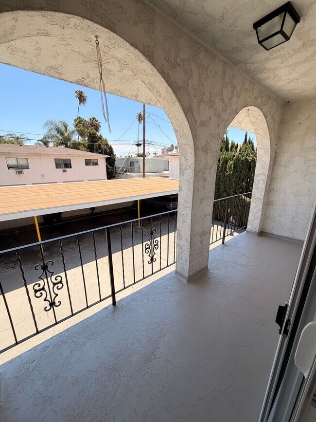 Building Photo - Completely Remodeled, Spacious 2 Bedroom Apartment For Rent w/ Parking!