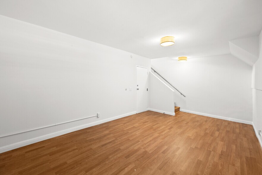 Building Photo - 18333 Hatteras St