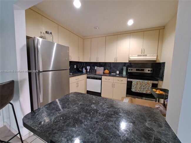 Building Photo - 7150 Indian Creek Dr