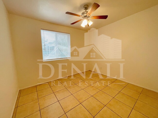 Building Photo - 1404 W Fresno St