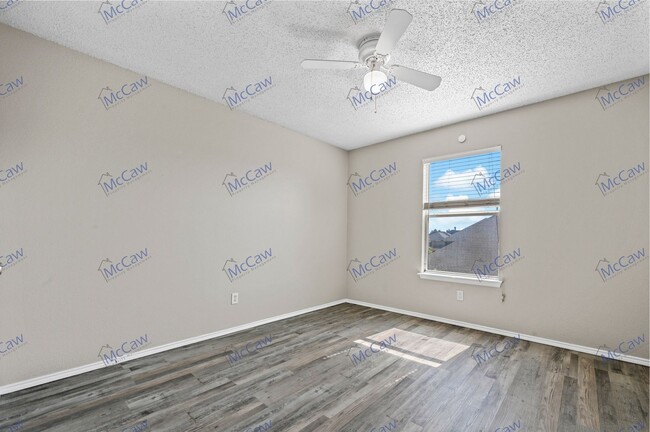 Building Photo - Spacious 4/2.5 Home in Fort Worth!