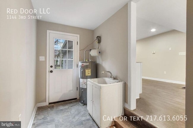 Building Photo - 1144 3rd St