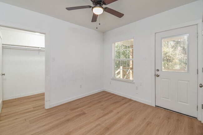 Building Photo - 5880 Beech Dr