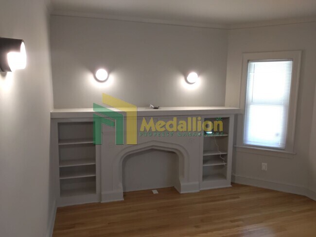 Building Photo - 9418 S Ada St