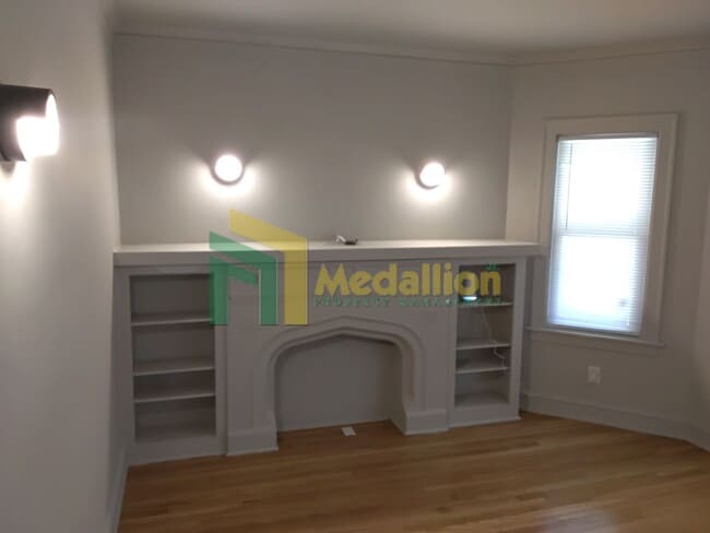 Building Photo - Spacious 5-Bedroom Brick Bungalow with Updated Interior