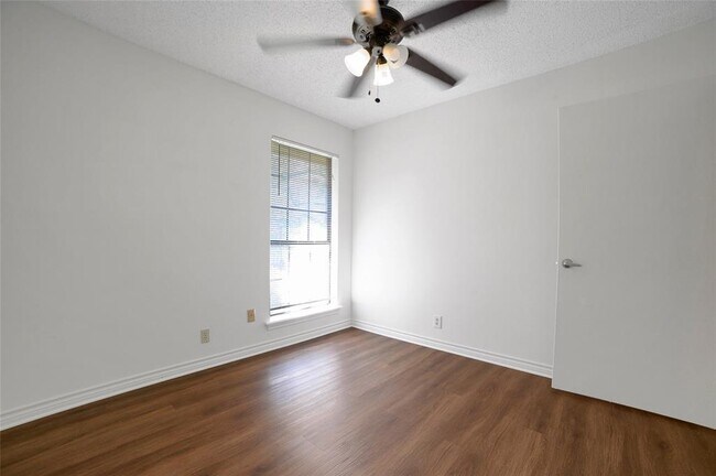 Building Photo - 601 Cedar Ridge Dr