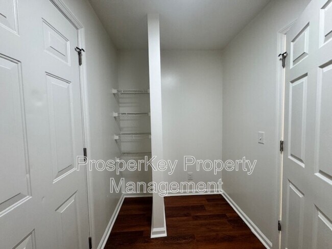 Building Photo - 5272 Spinnaker Ct