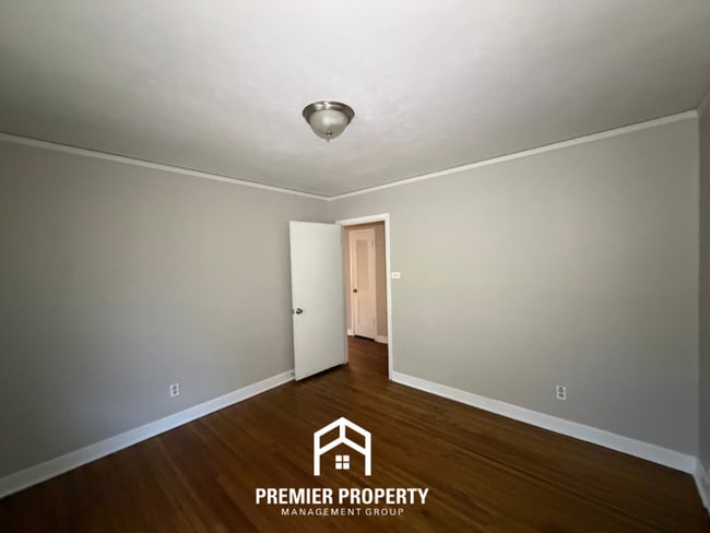 Building Photo - 1085 S.Perkins Rd