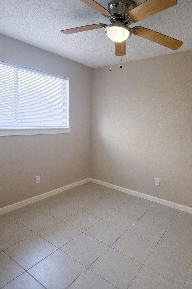 Building Photo - 408 Bay Ridge Dr