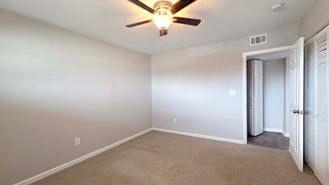 Building Photo - One Month Free! Classic 1 Bedroom Apartment in Historic Downtown College Park!