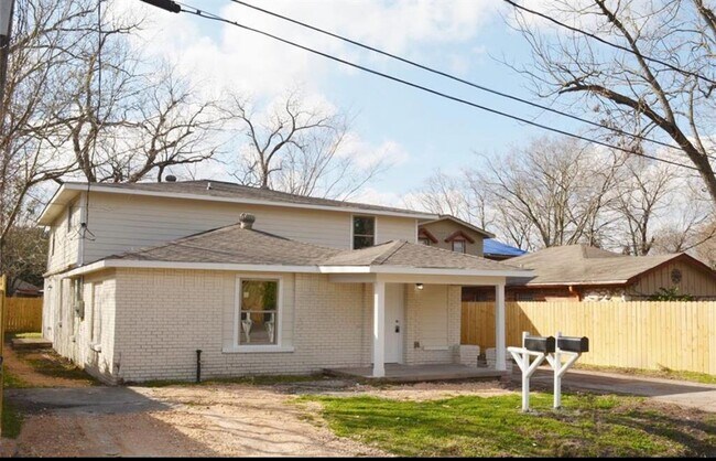 Primary Photo - 3007 Grovey St