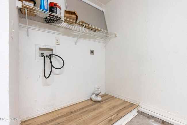 Building Photo - 6453 Oak Shr Dr