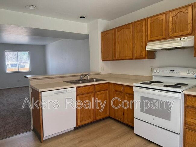 Building Photo - 1401 E 19th St