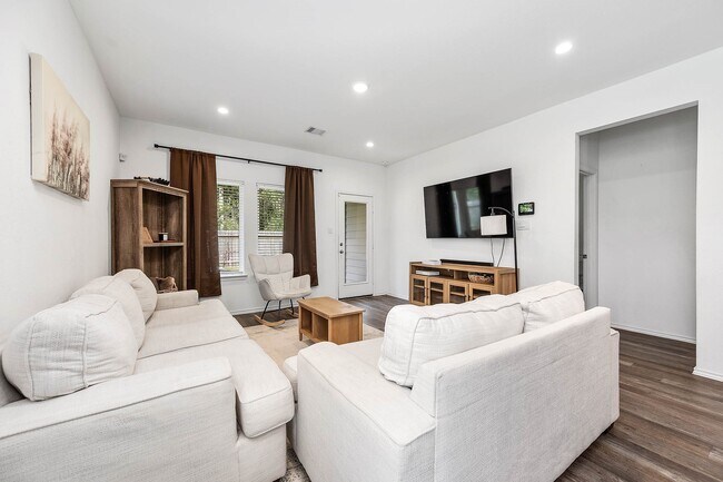 Building Photo - 24214 Montcliff Bend Ln