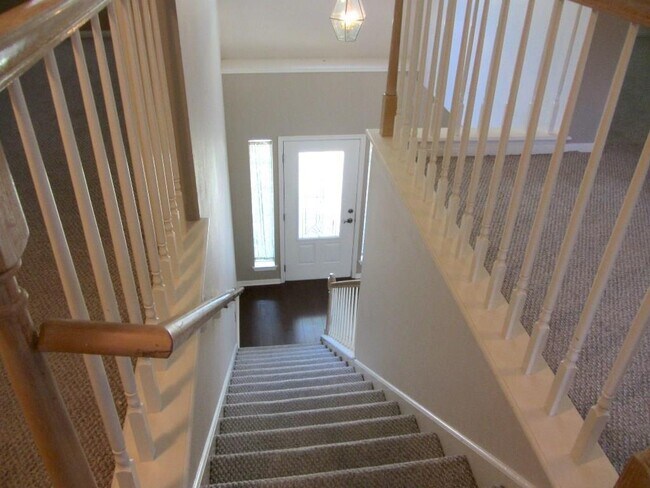 Building Photo - 1815 Hickory Ridge Cove