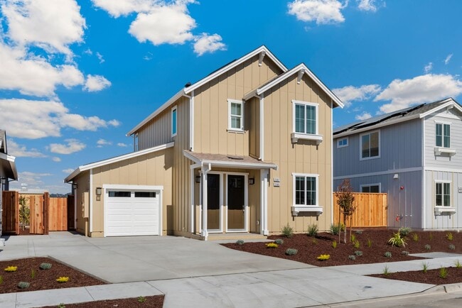 Building Photo - Lower 2 bed 1 bath townhome with garage an...