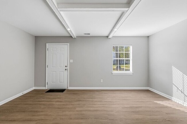 Building Photo - Updated 2-bedroom, 2.5-bath property Greensboro!