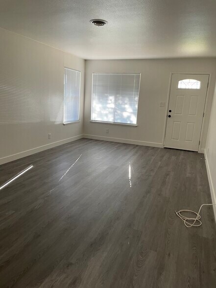 Building Photo - 1098 Wayland Ave