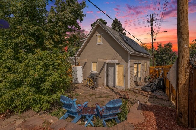 Primary Photo - 769 University Ave