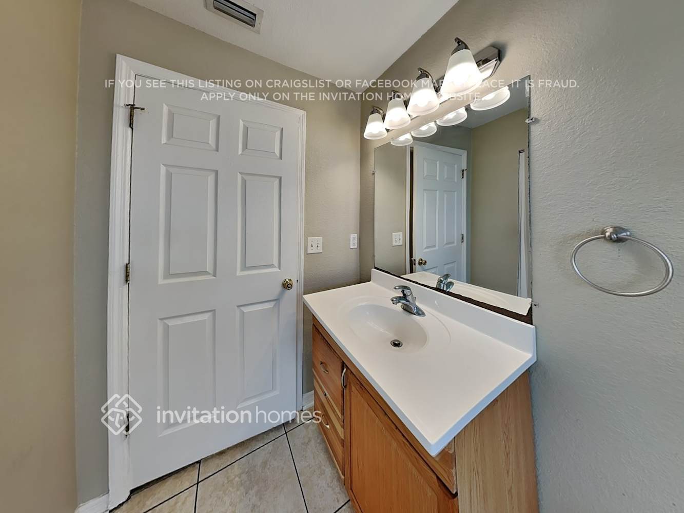 Building Photo - 2401 Granada Cir E