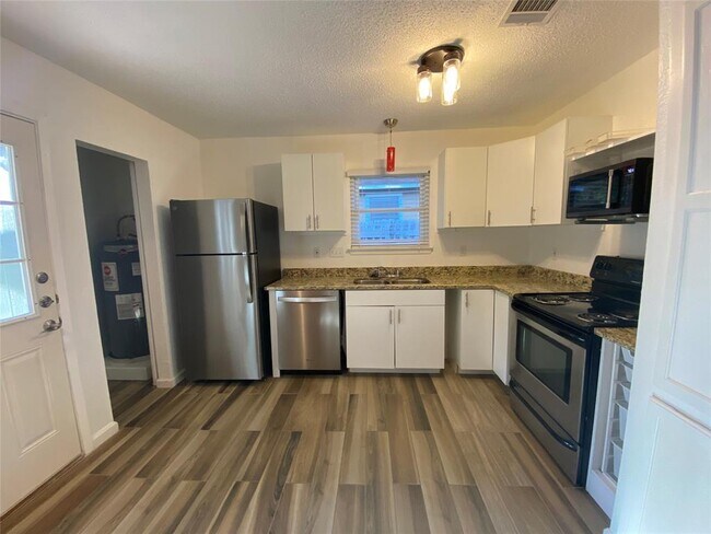 Building Photo - 9618 Sugar Hill Dr