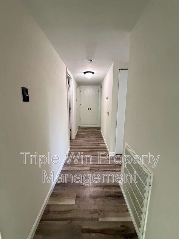 Building Photo - 765 Bobbins Ln