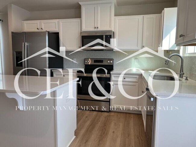 Building Photo - Spacious Townhome available in Spartanburg's East Side