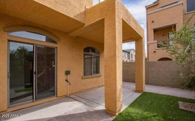 Building Photo - 2401 E Rio Salado Pkwy