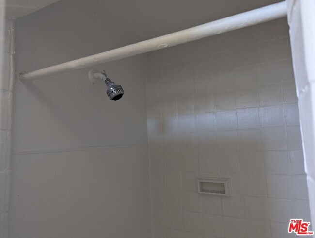 Building Photo - 634 S Gramercy Pl