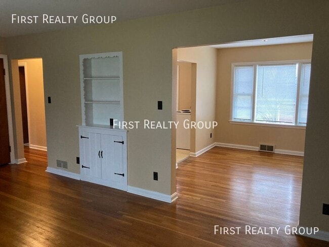 Building Photo - 2901 Grand Ave