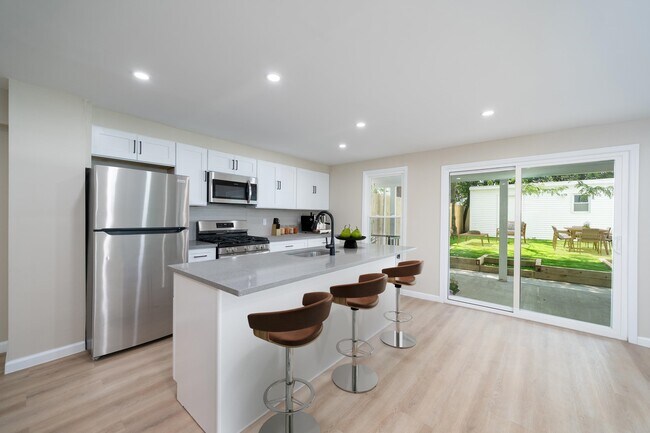 Primary Photo - 171 VAN HORNE St