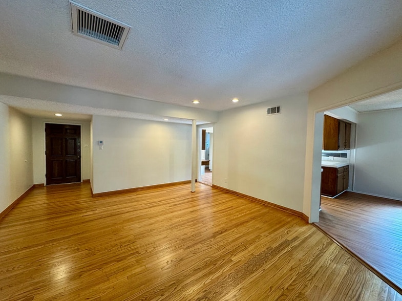 Building Photo - 6115 Alcove Ave