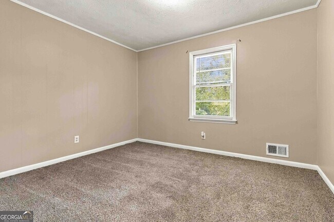 Building Photo - 9169 Lakeview Dr SW