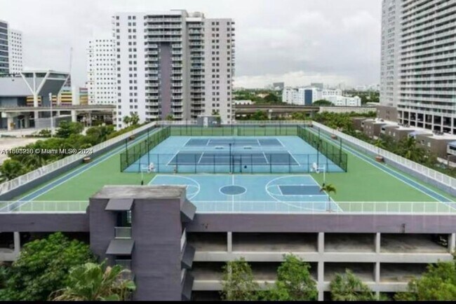 Building Photo - 800 N Miami Ave