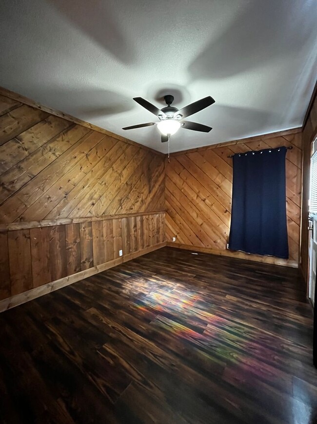 Building Photo - 2 Bedroom, 1 Bath house located in Wallace...