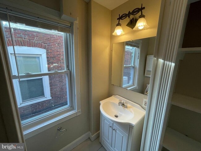 Building Photo - 141 Leverington Ave