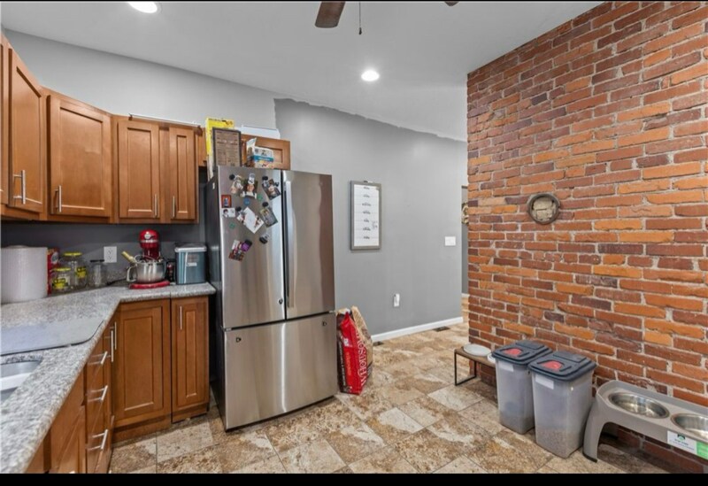 Building Photo - 376 Maple Ave