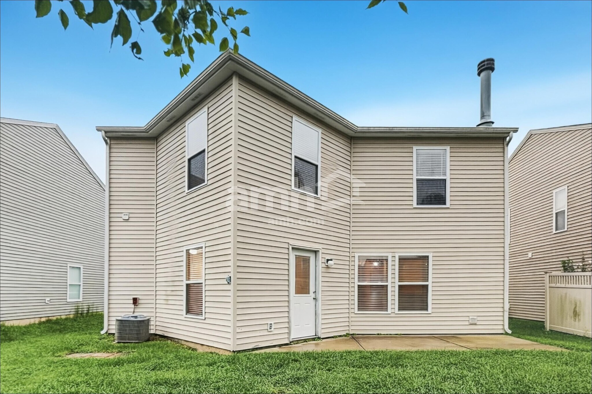 Building Photo - 2136 Olympia Dr