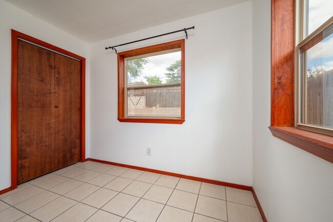 Building Photo - 2911 Avenida Alamosa