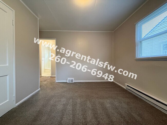 Building Photo - 3 Bedroom House