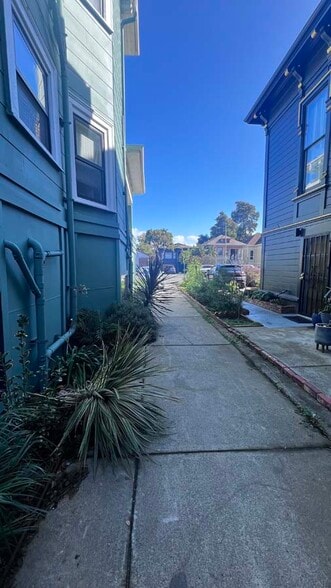 Building Photo - 1301 Adeline St