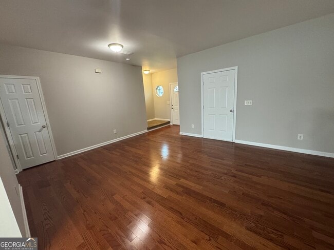 Building Photo - 262 Village Dr