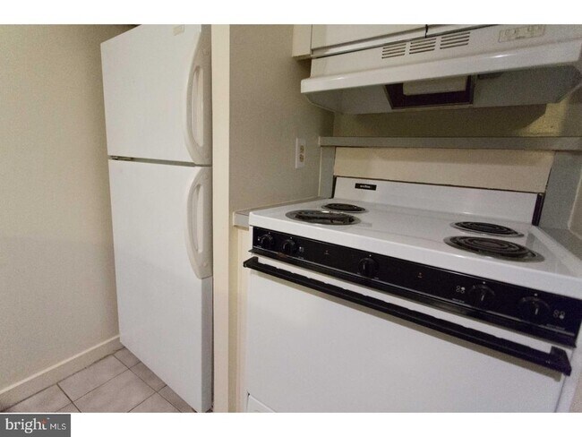 Building Photo - 130 Arch St